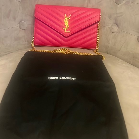 Yves Saint Laurent Handbags - YSL Monogram Leather Chain Wallet 
Depth4 cm
Height13 cm
Strap50 cm
Width19 cm